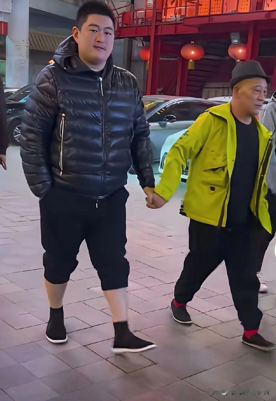 赵四(刘小光)身高171，实际上也就168，赵大牛身高至少182吧。赵四（刘小光