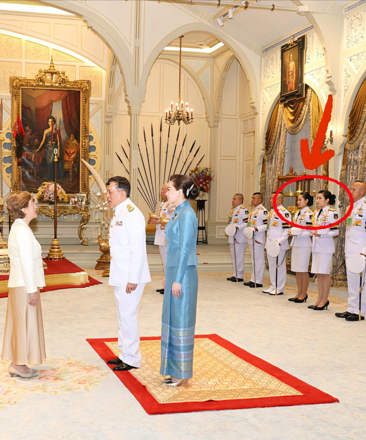 查尤特拉陪泰王出席国宴，小妾登上外交舞台泰王和苏提达，在王座大厅接见六国驻泰国