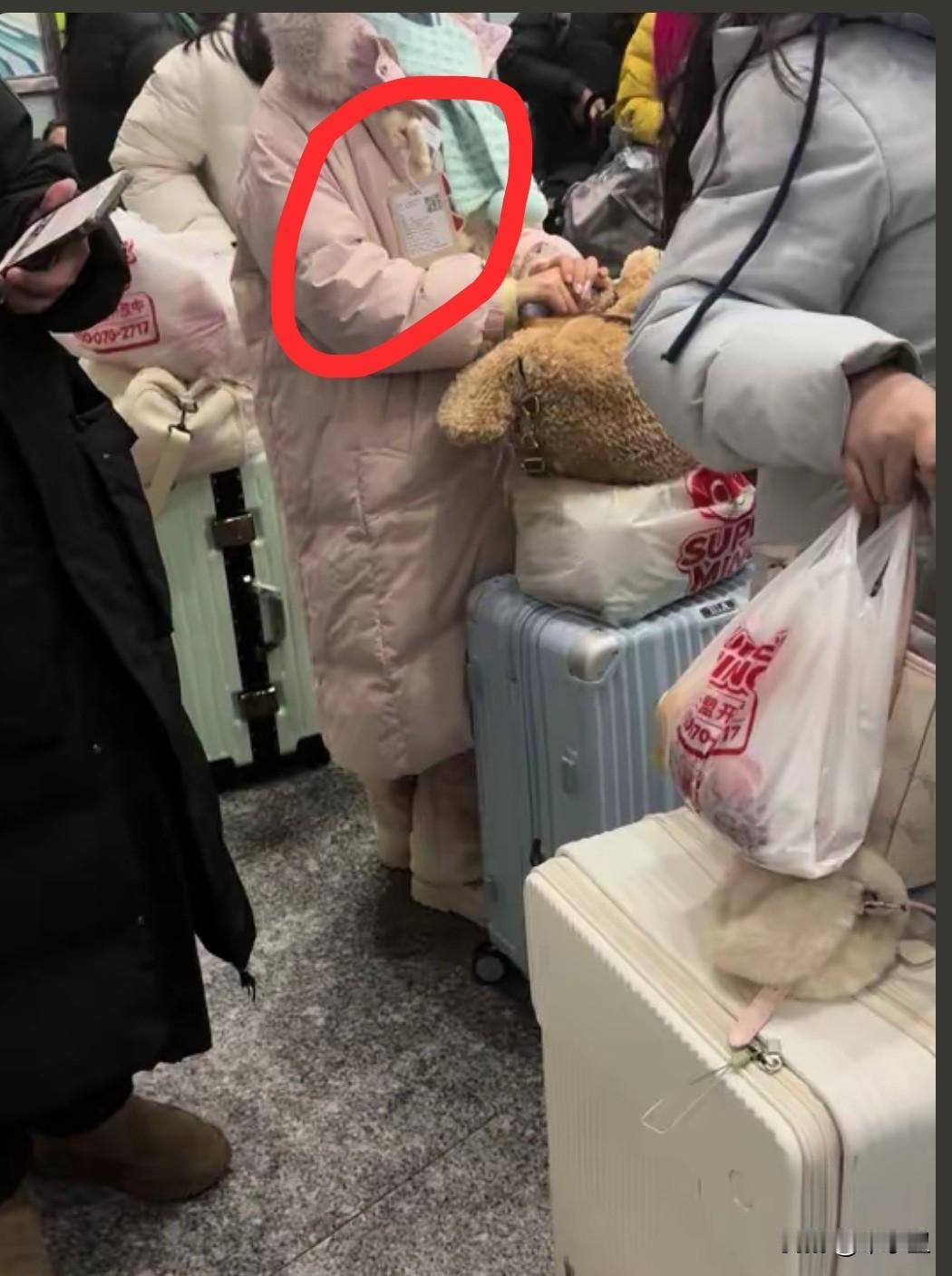 现在年青人都太聪明了，风光几天不要了又可以退货多好的事，又没破损，吊牌还在，商家