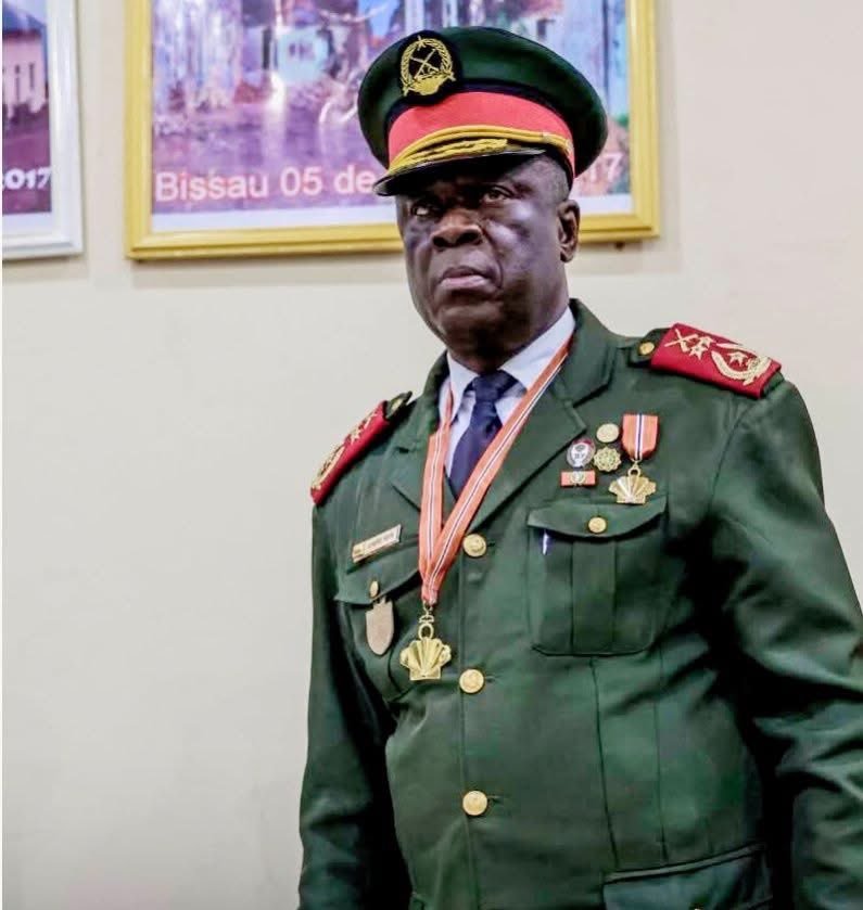 🇬🇼❗几内亚比绍人民革命武装力量陆军少将霍尔塔·恩塔姆被任命为临时总统