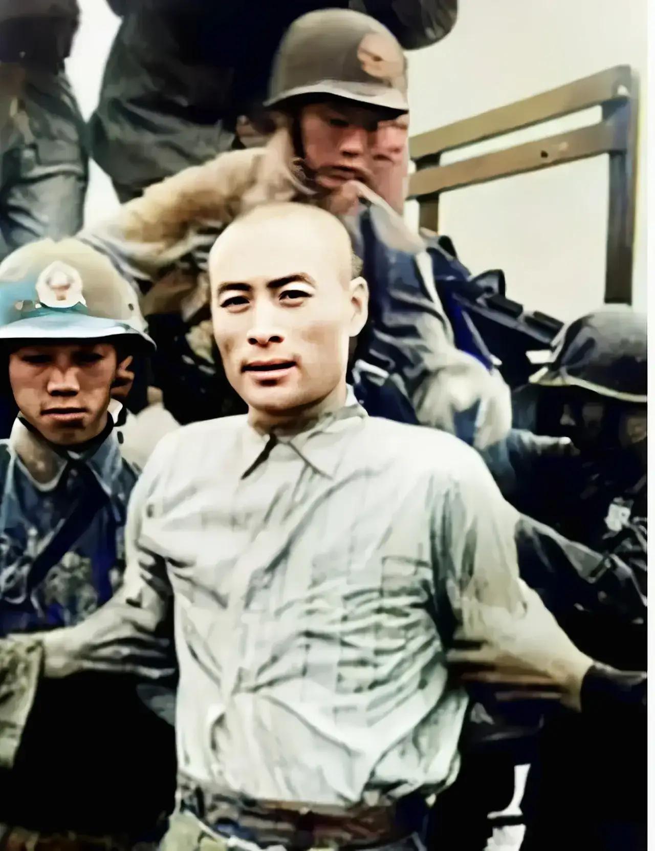 1950年，聂曦牺牲，蒋介石安排人特意拍了一张照片。然而，看到照片后，蒋介石后悔
