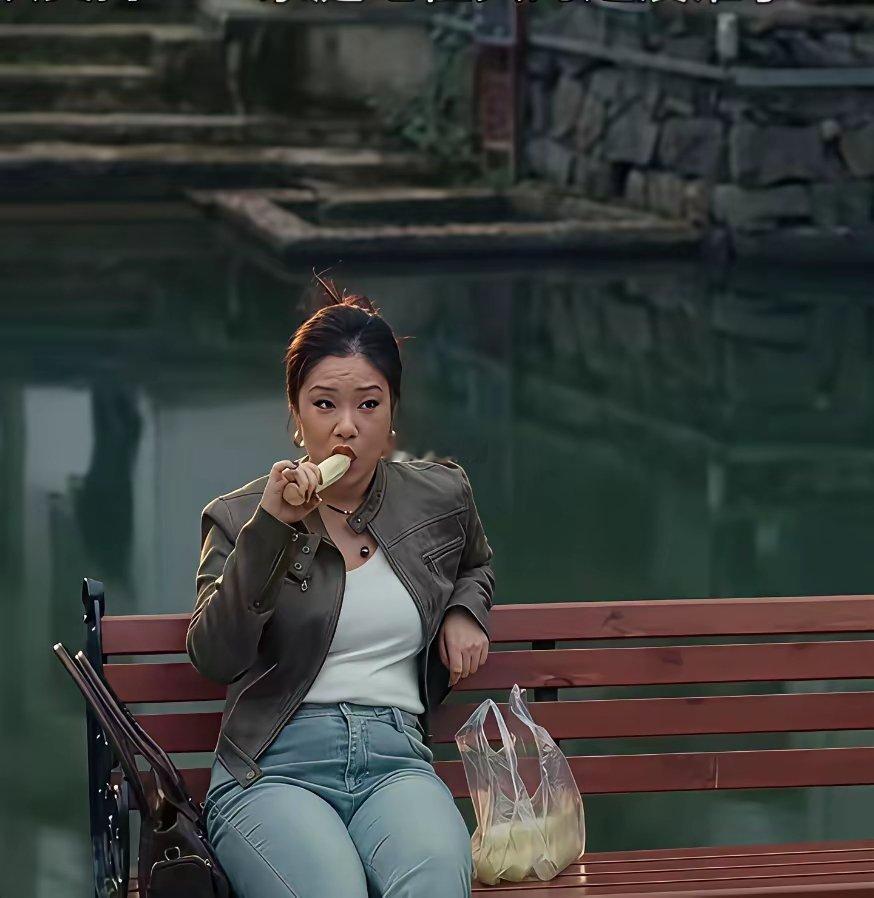 大倪这角色，本来是李雪琴的。结果她因为档期没演，换成了王菊。王菊一上手，观众就服