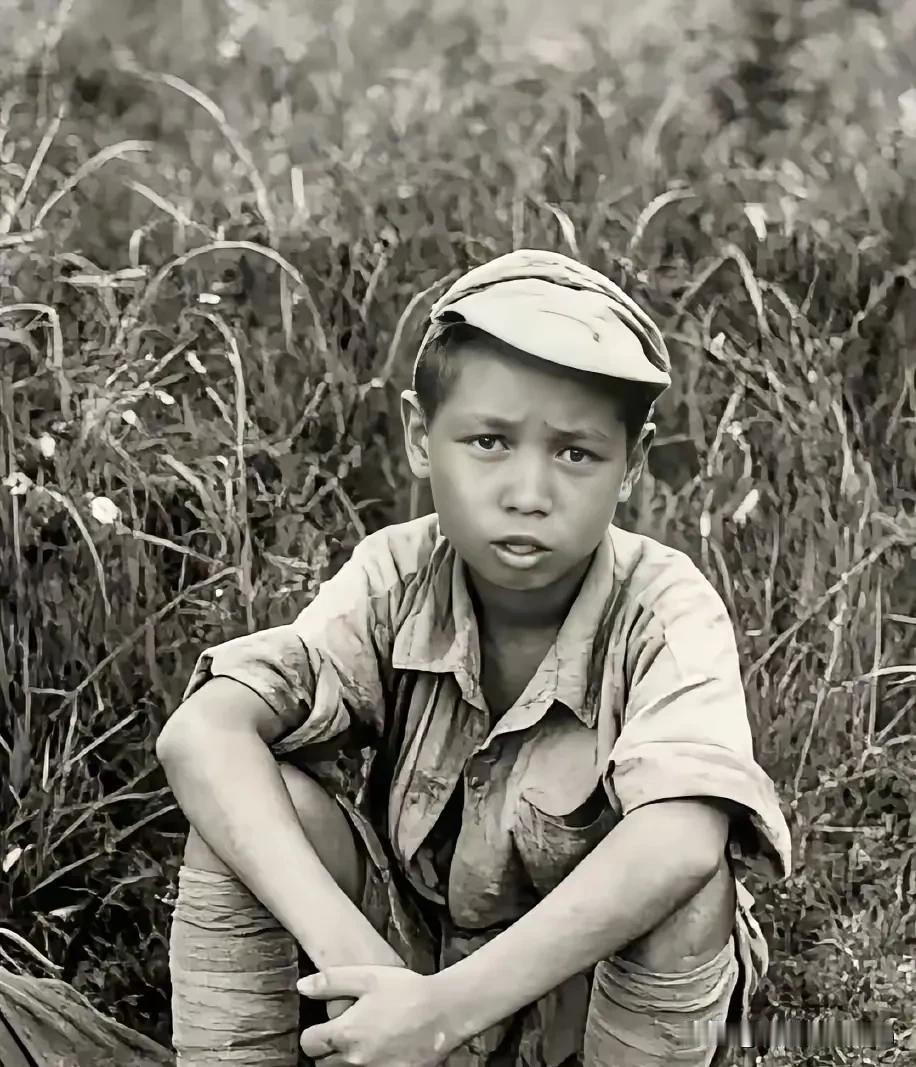 1943年，一名小兵炸日军炮楼，却把炸药包放错了位置，引爆之后，日军的炮楼纹丝不