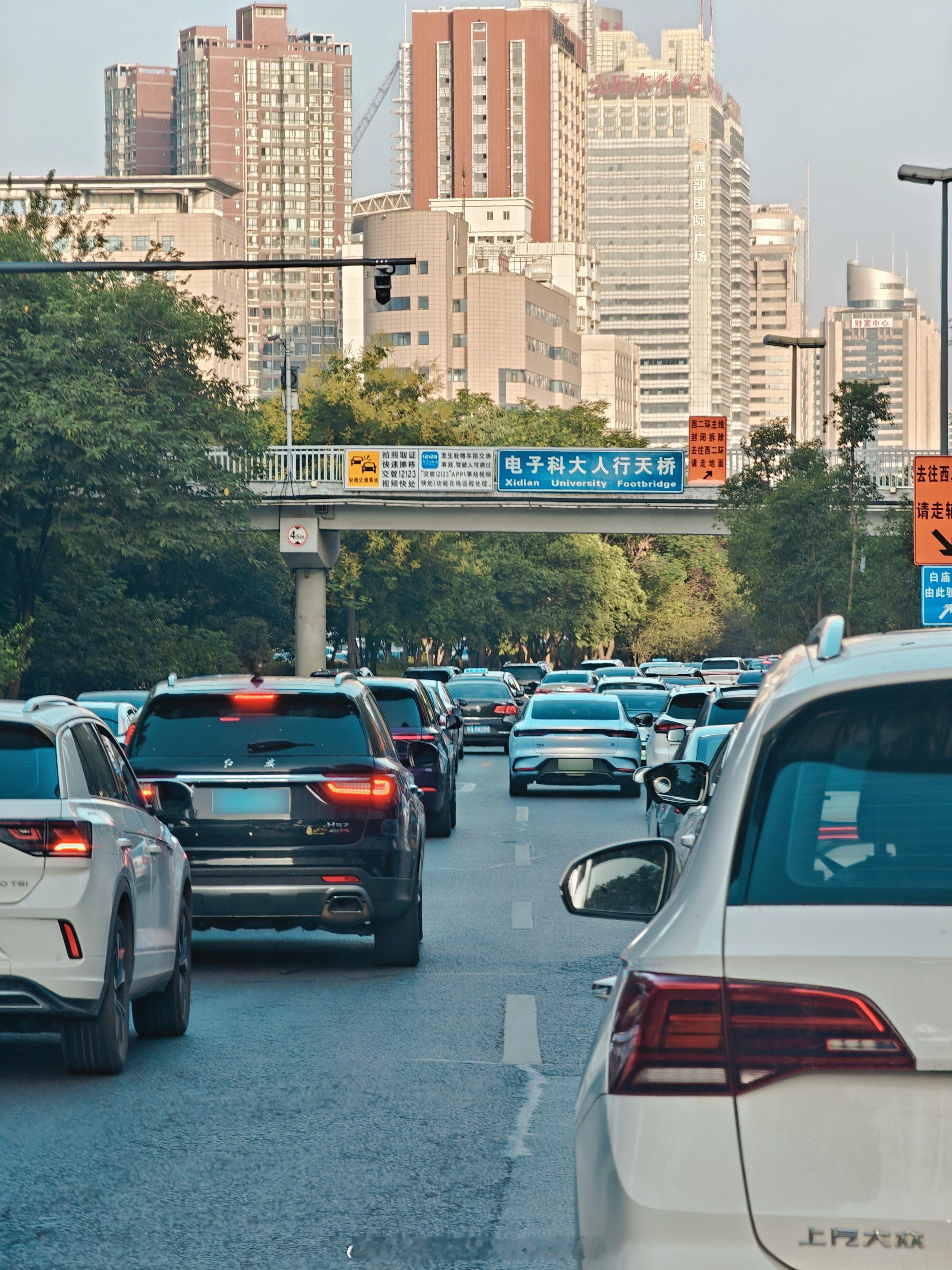 回来了，都回来了，熟悉的堵车​​​