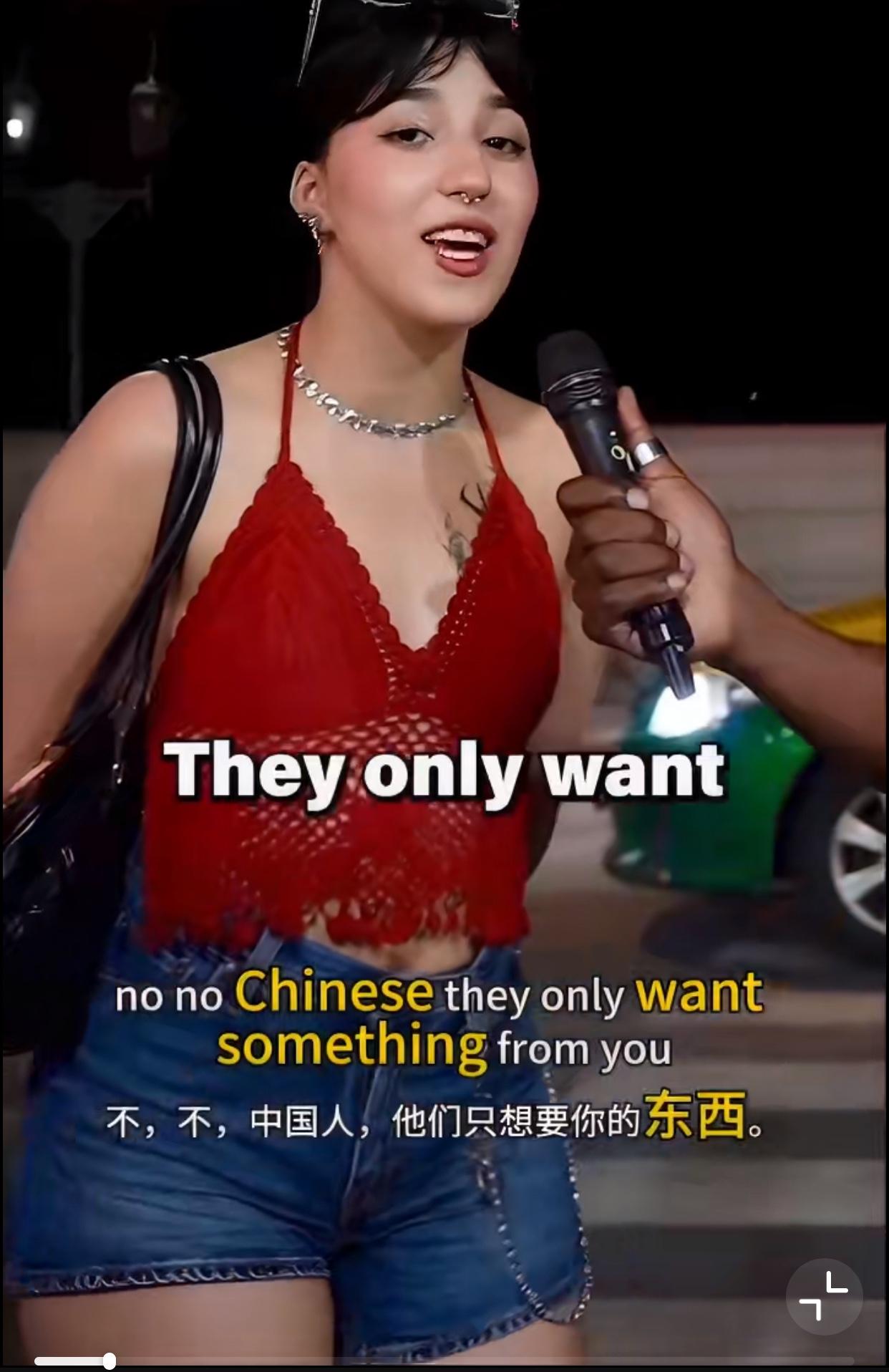 外国女子吐槽中国男生不真诚…一个外国姑娘接受街头采访,当被问到你在中国的时候,