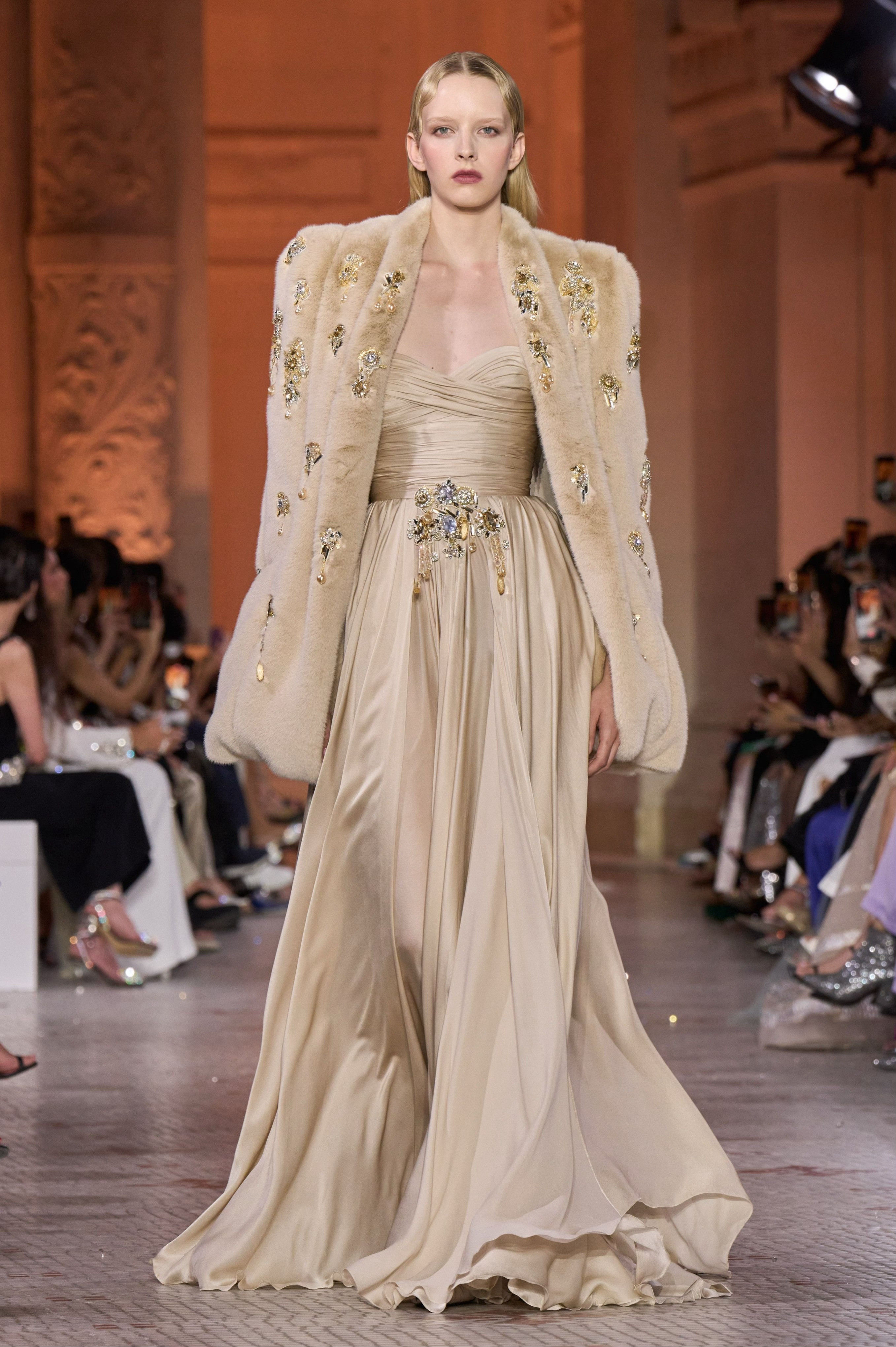 ZuhairMuradFall2025Couture皮草衬得很美～