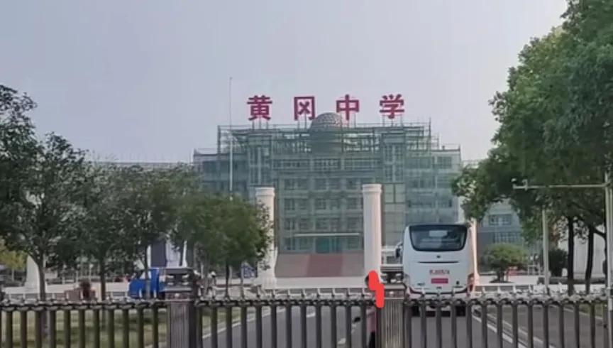 中考734.9分，能录取黄冈中学吗？黄冈市中考成绩已经出来了，刚刚看到我的