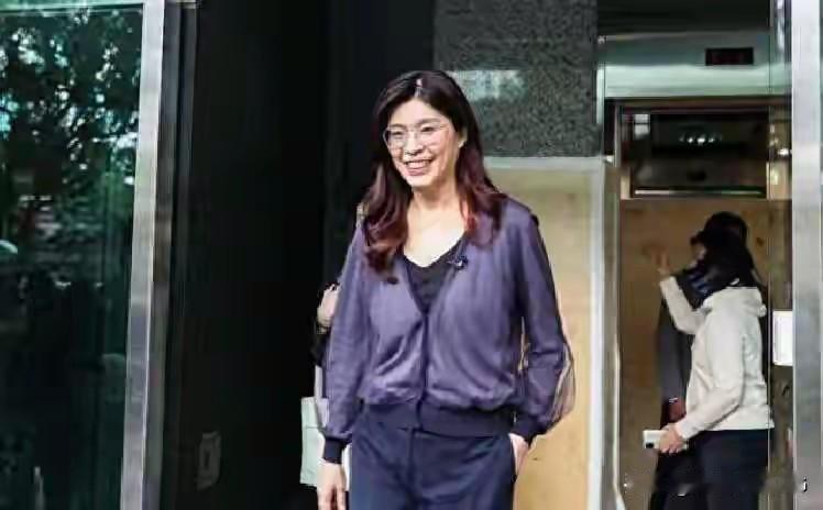 郑丽文再抛重磅承诺，卢秀燕不装了，吴敦义出手，王鸿薇苦口婆心2025年10