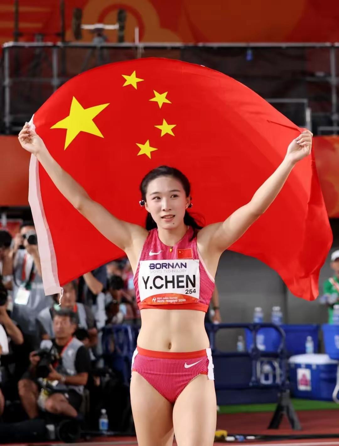 这个秋天，最好听的两句话都来自我们的短跑天才少女陈妤颉……！1：爸爸，我有出