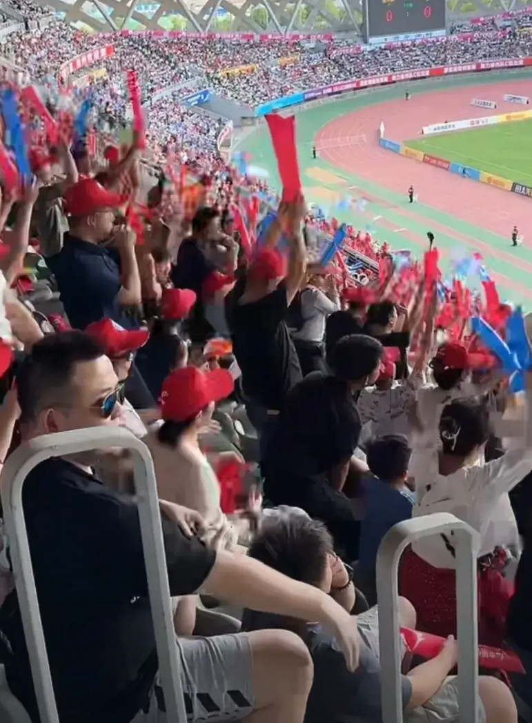 徐州队赢了！不得不说，镇江队的守门员表现还是不错的，今天晚上徐州请镇江吃把子肉