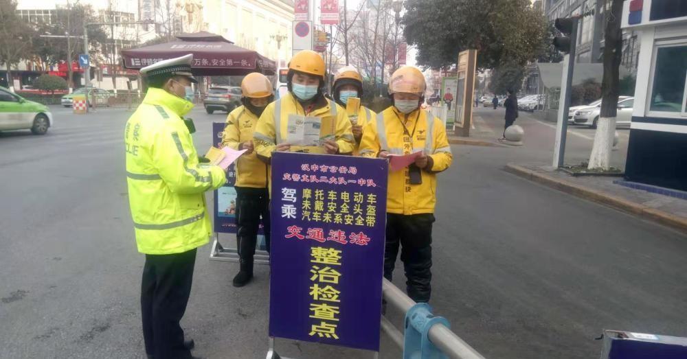 谁能想到，一家前一年还狂赚将近360亿的印钞机企业，短短365天后，竟然能把底裤