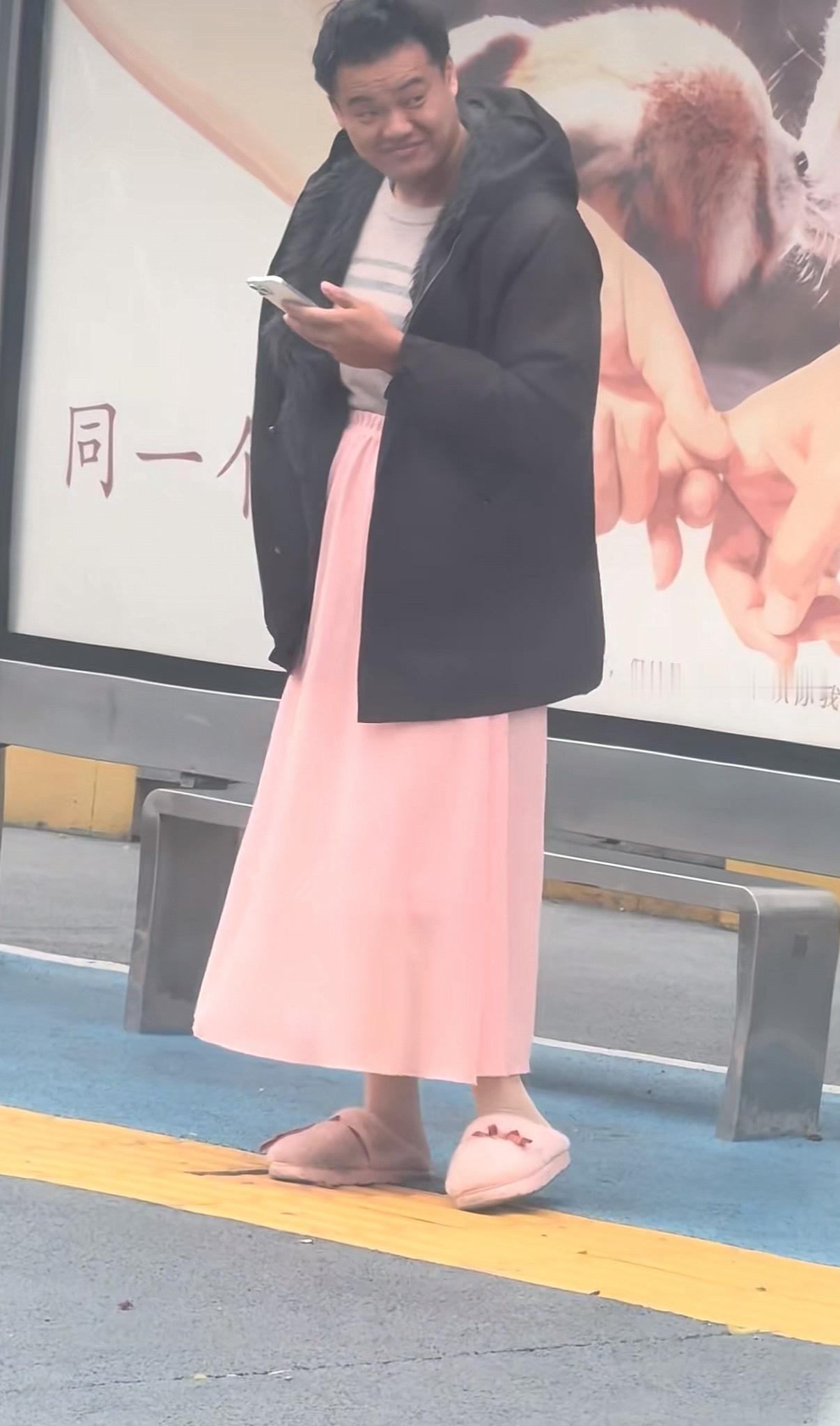 这个世界终于颠成我喜欢的样子了，男人嘛，得漂漂亮亮才行。