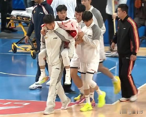 祝福徐杰！赵睿谈徐杰受伤：“这是我们最不希望看到的。”“虽然现在是对手。