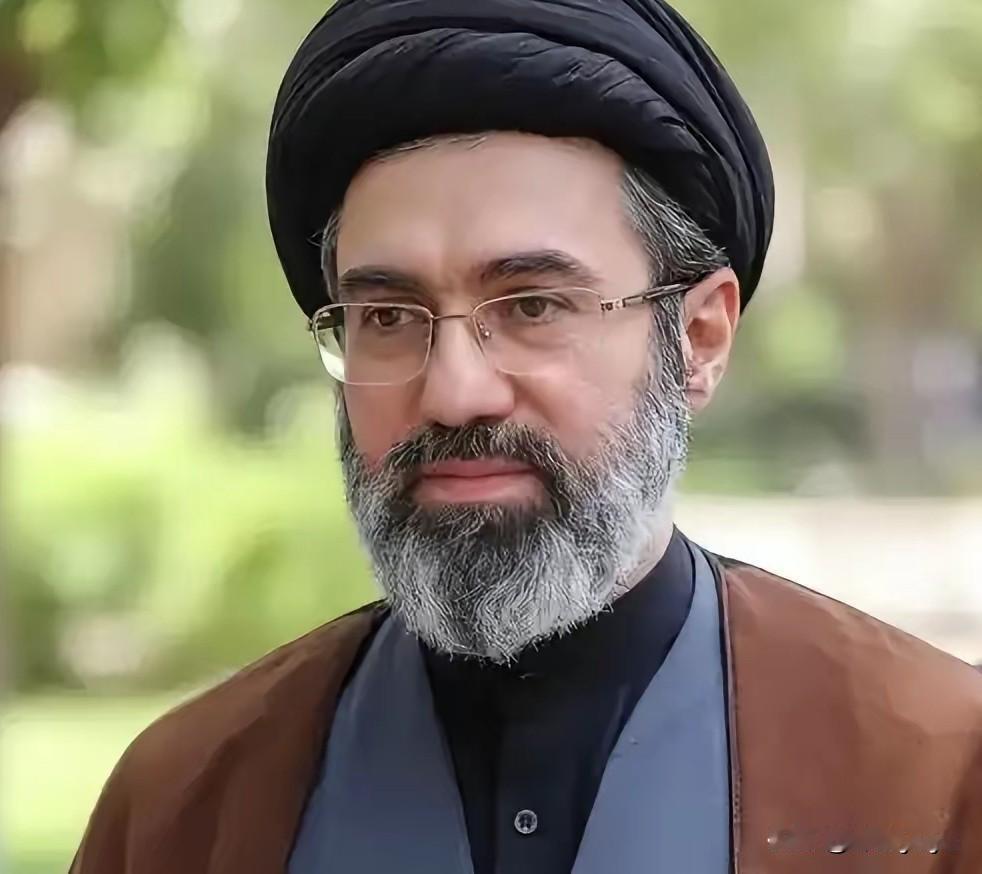 .定完，送上去，签字，伊朗最高领袖成了“最后一道流程”！伊朗新任最高领袖穆杰塔