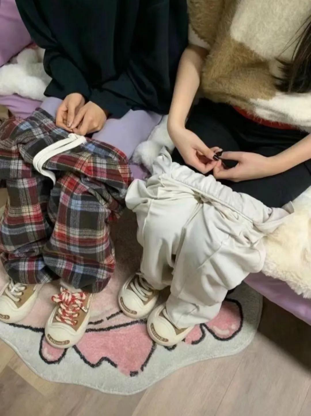 到有洁癖的闺蜜家做客……[无奈吐舌][无奈吐舌][无奈吐舌]