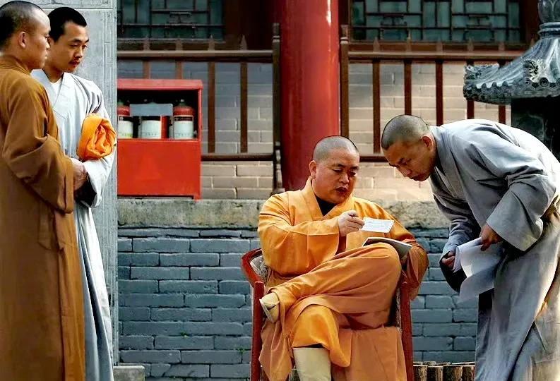 老胡评论释永信的38年比较中肯，从开拓，越界，触法到翻船，归根结底主要原因还是模