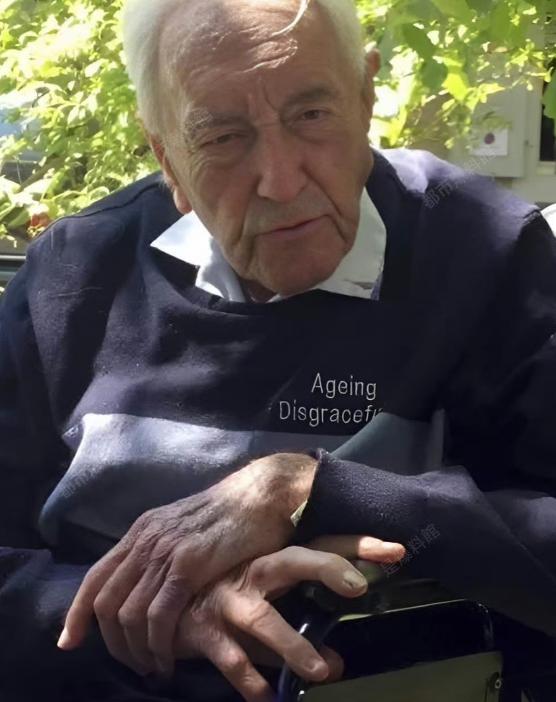 104岁科学家飞赴瑞士安乐死，药物注射后他突然说了一句话2018年，一位10