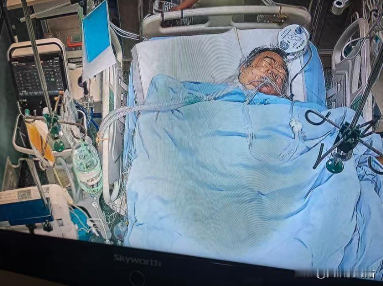 11月13日，重庆合川60岁的陈奎在家中听到楼道里女孩的凄厉呼救，毫不犹豫冲出去