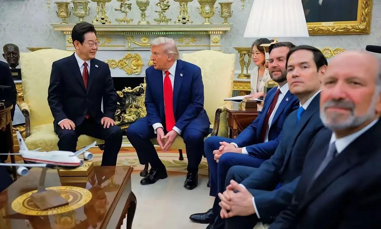 李在明尴尬吗？应该不会。自李在明“打破惯例”，先访日，再访美国时，就应该享受最低