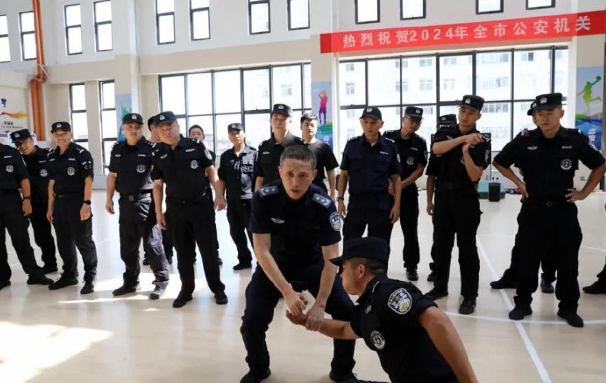 2000年，中国小伙到厄瓜多尔当特警武术教官，竟然被厄瓜多尔特种兵瞧不起，还然还
