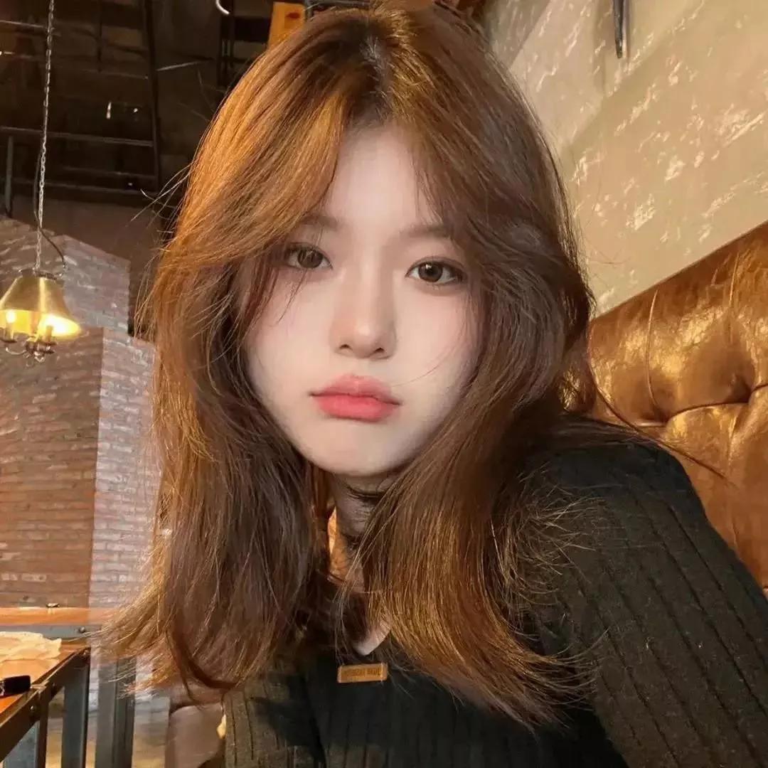 温柔甜美的咖啡馆自拍，暖色调的氛围咖啡馆照静谧咖啡馆写真咖啡厅自拍复古咖啡