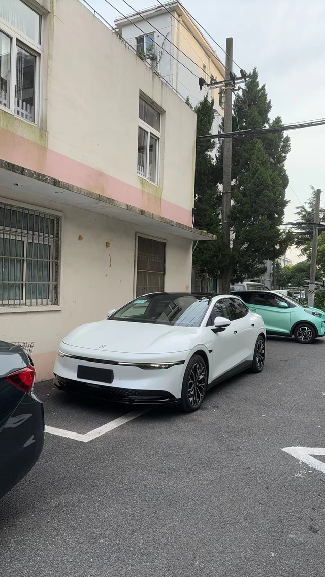 极氪007后驱增强版提车有感去商场和家人吃了饭，结果一顿饭吃掉了20个w，就