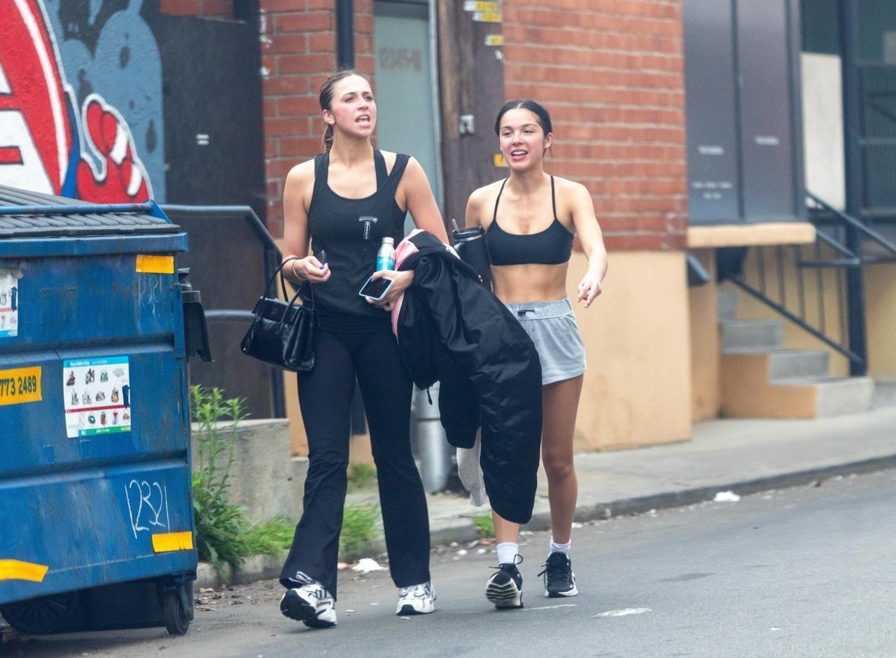 OliviaRodrigo和TateMcRae今天在加利福尼亚州洛杉矶