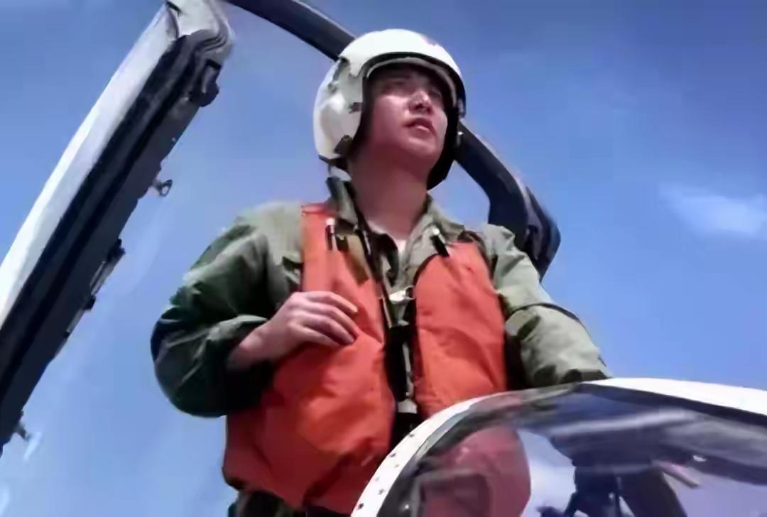 看到这一幕泪奔了！4月1日，辽宁舰、山东舰、福建舰，咱们国家的三艘航母，同时向一