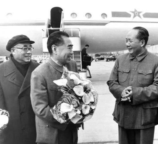 1976年，毛主席去世前，床边一直放着一张照片，不是杨开慧，也不是毛岸英，工作人