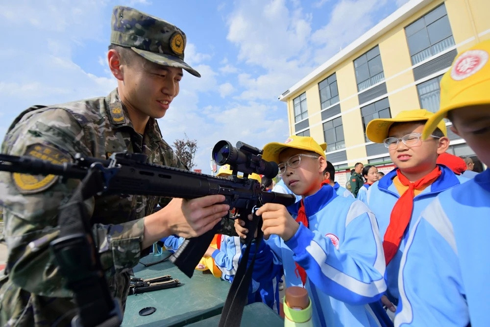 世界各国的新一代自动步枪也好，具体到某一型自动步枪也好，同时大规模配发白光，微光