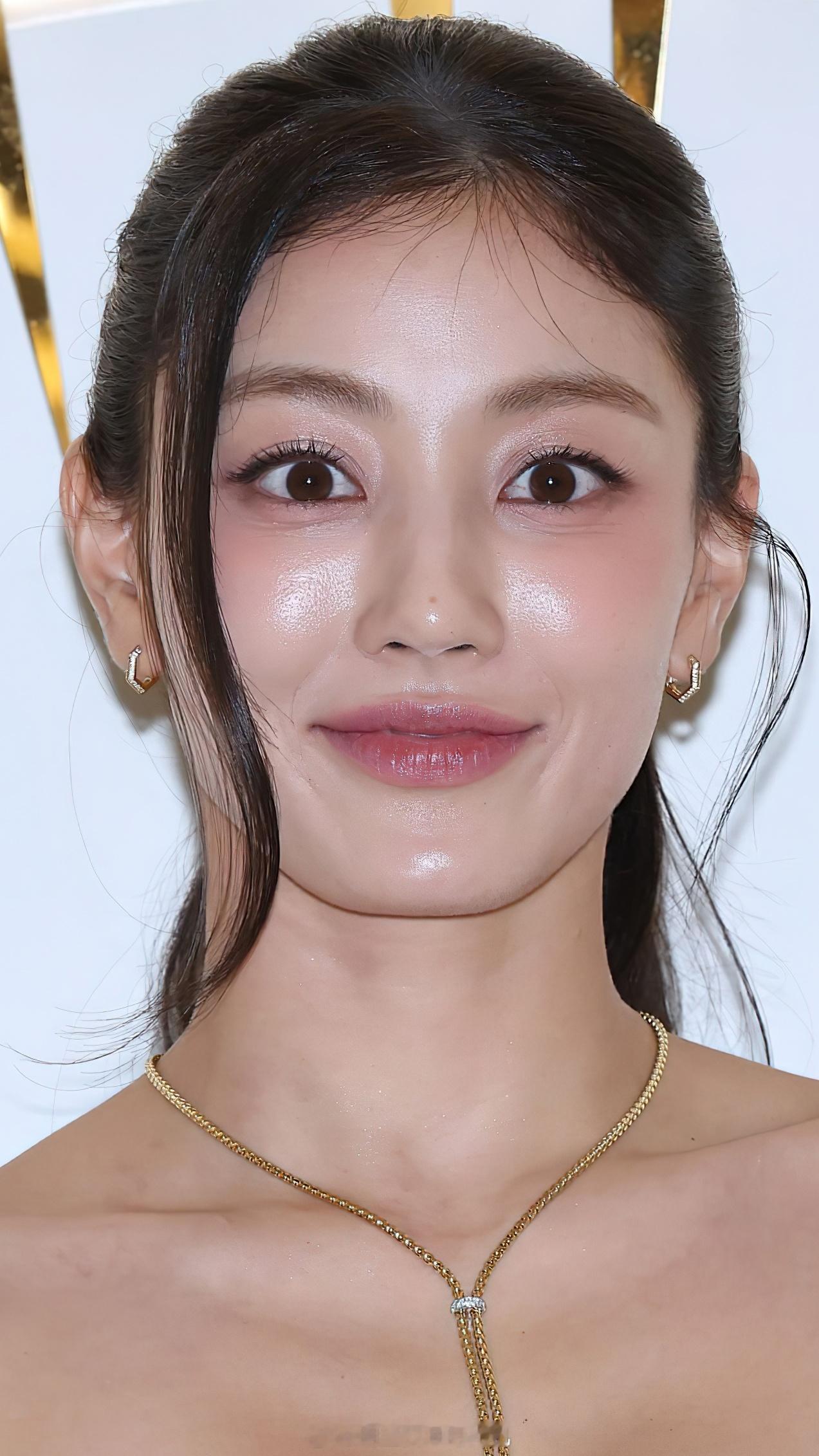 志效怼脸[大笑][大笑][大笑]​​​