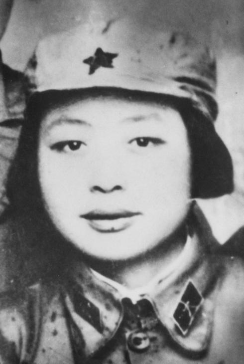 1937年，23岁的林月琴嫁给了35岁的罗荣桓，被认定牺牲的前夫吴先恩竟活着回到