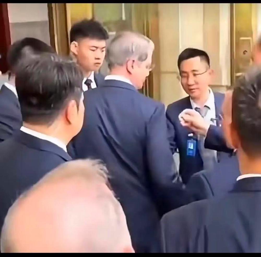 2026051720:38:13||刚刚看到的视频：美国财政部长贝森特5月