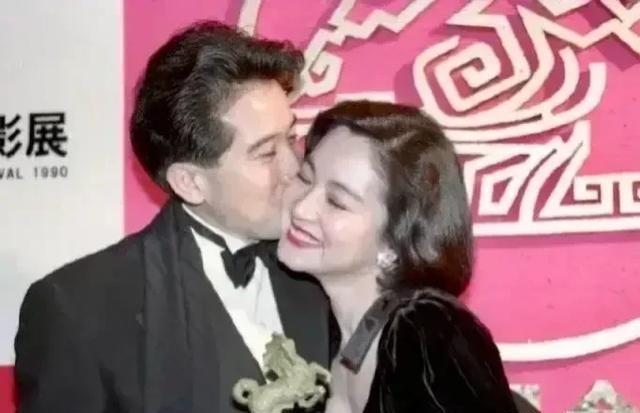1973年，26岁已婚的秦汉爱上了18岁的林青霞，怀孕8个月的妻子邵乔茵心痛不已