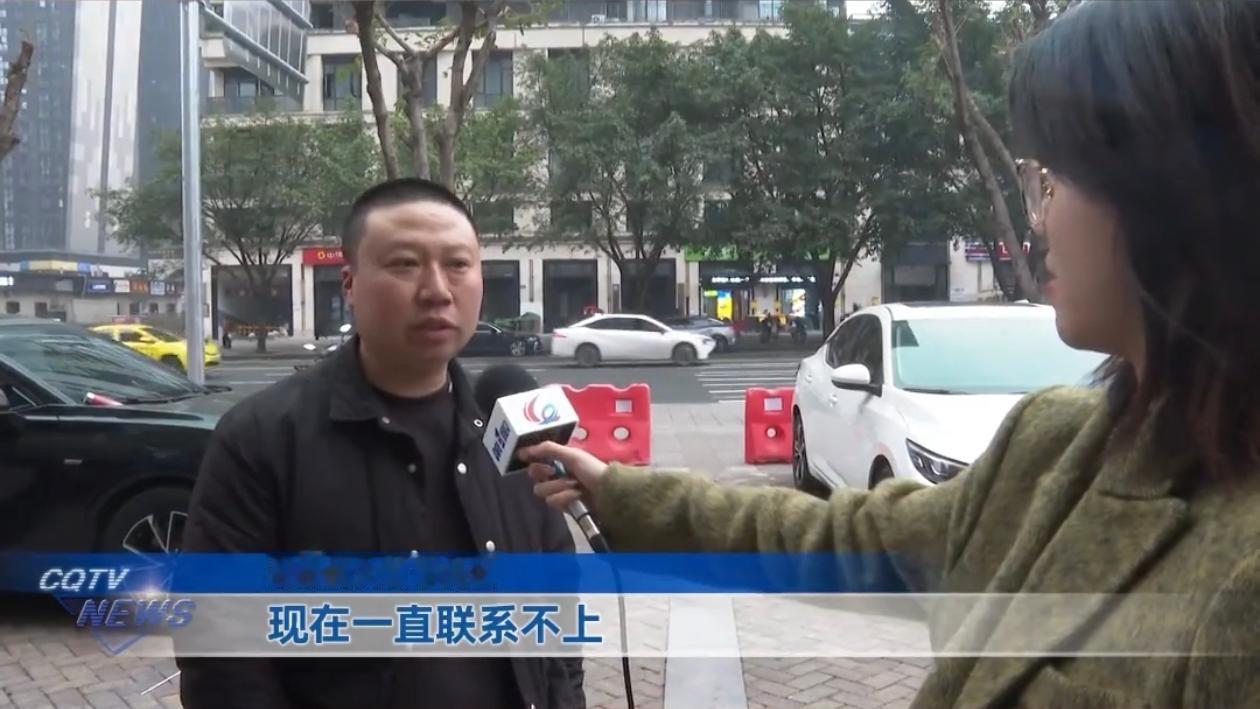 重庆李先生带17岁女儿彤彤出去吃饭,开玩笑让她结账,刚收到的800块钱余额显示没