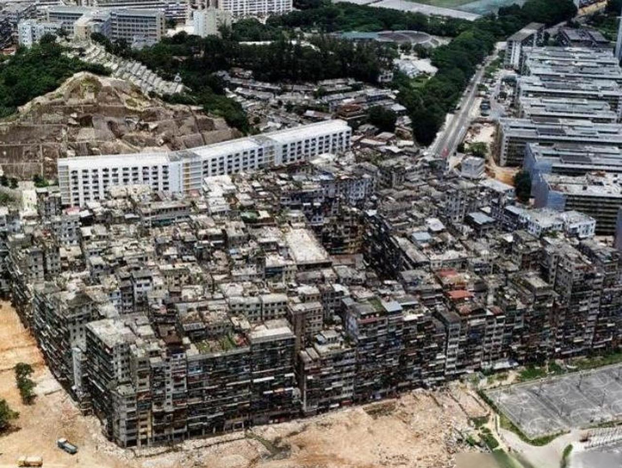 为什么当年要拆除九龙城寨？九龙城寨，是香港那边一个很特别的地方，以前就像是没
