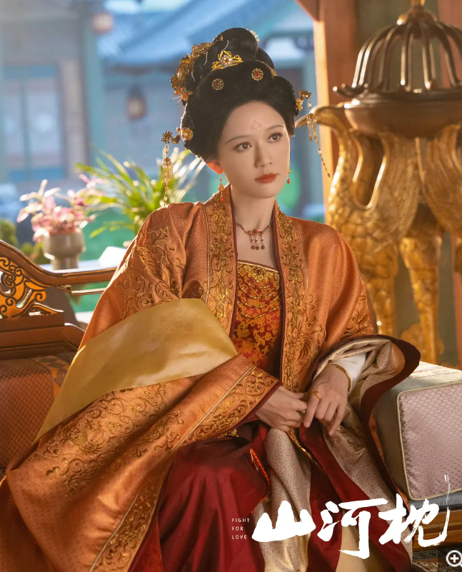 看了《山河枕》，我对卫韫这个角色的印象是——他不是“天生的主角”，而是一个