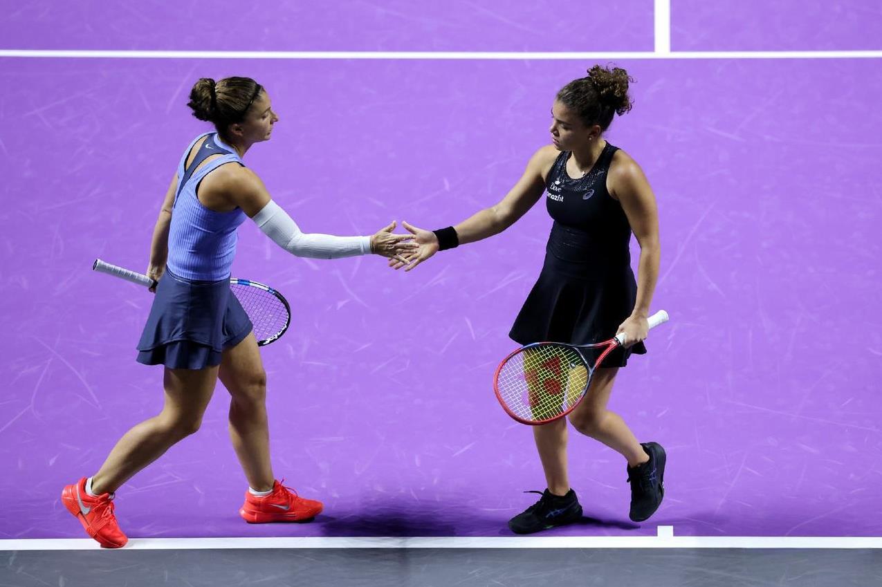 WTA年终总决赛首场女双比赛刚刚结束，埃拉尼/鲍里妮以2-0(6-3、6-3)横