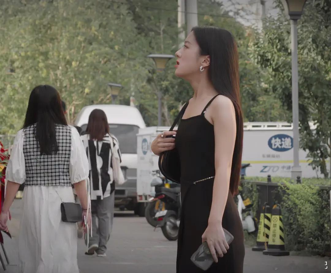 儿童身材还是别演美女了吧