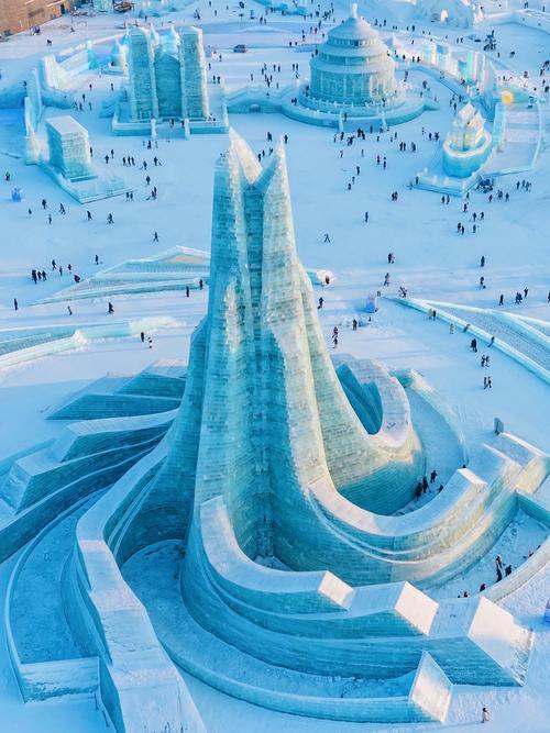 花15万跟团游哈尔滨，一家16人回国就报警？旅行社回应太意外家人们见过这么