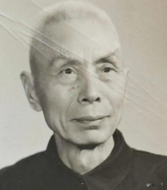 1948年，原国军第25军中将军长陈士章逃出碾庄后，回去见妻子，妻子却吓得花容失