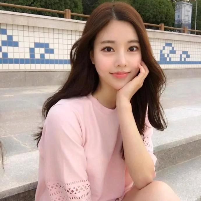 温柔微笑的午后，粉色的梦，轻松自在的生活。秋日午后的温柔居家浪漫下午茶温柔气