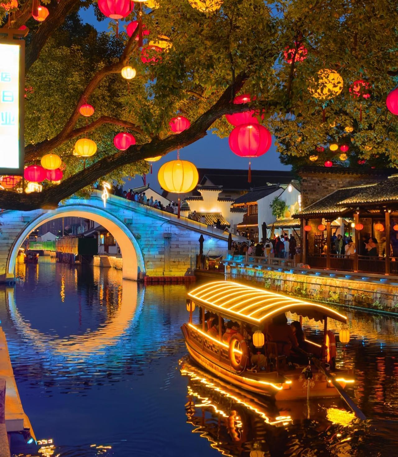 不愧央视审美！在年味上惠山古镇赢麻了👏作为去年蛇年春晚的分会场惠山古镇可谓