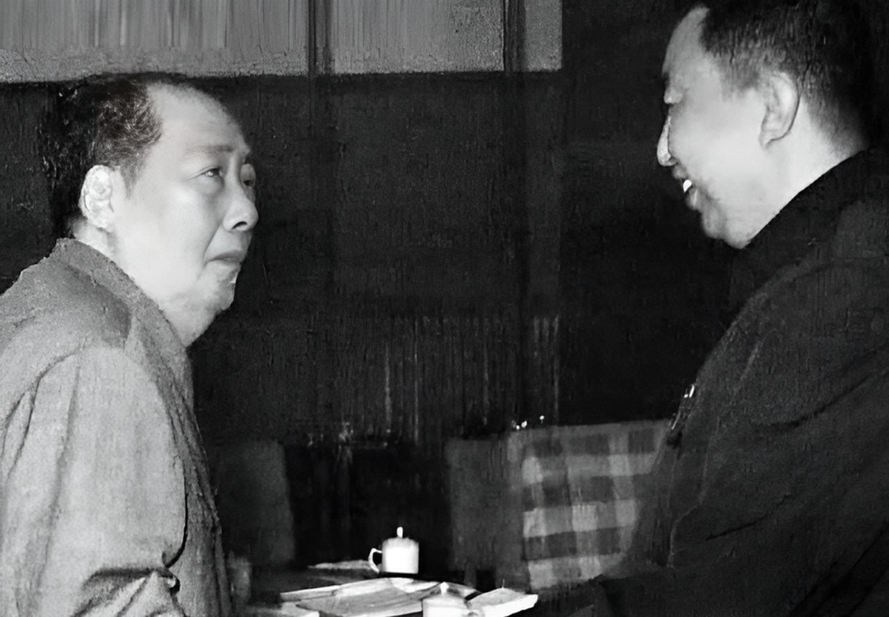 1964年9月7日毛主席在长沙专列上接见湖南省委领导，其中包括华国锋。毛主席在此