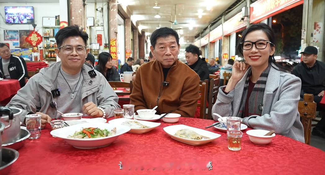 一大早刷到魏建军在广州菜市场挑猪杂的视频，我挺感慨。一个车企一把手，不聊参数不讲