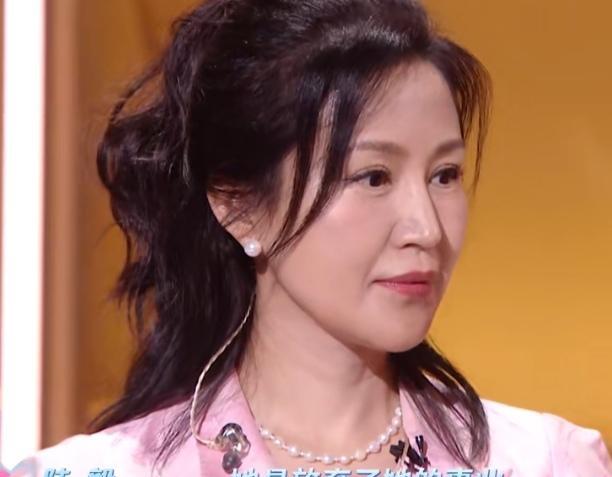 鲍蕾为了陆毅放弃了自己的事业，陆毅现在为鲍蕾兜底，陆毅：“鲍蕾为了我，她是放弃了