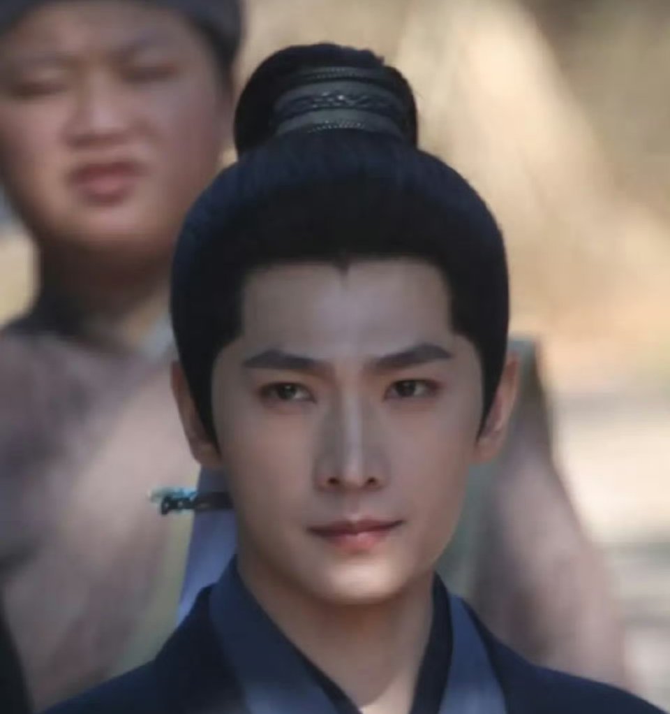 眉毛，头套的鬓角，特别是那个美人计，都好生硬