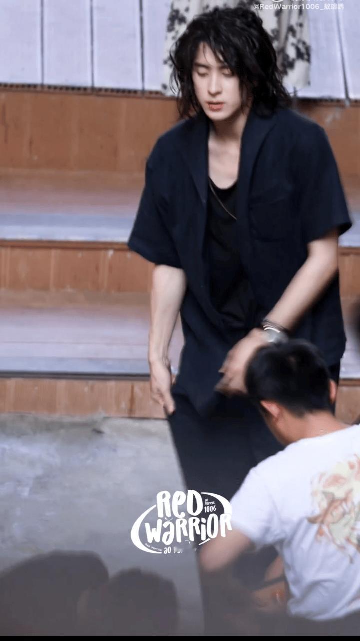 敖瑞鹏生怕粉丝沉迷于他的美貌​​​我真服了敖瑞鹏​​​