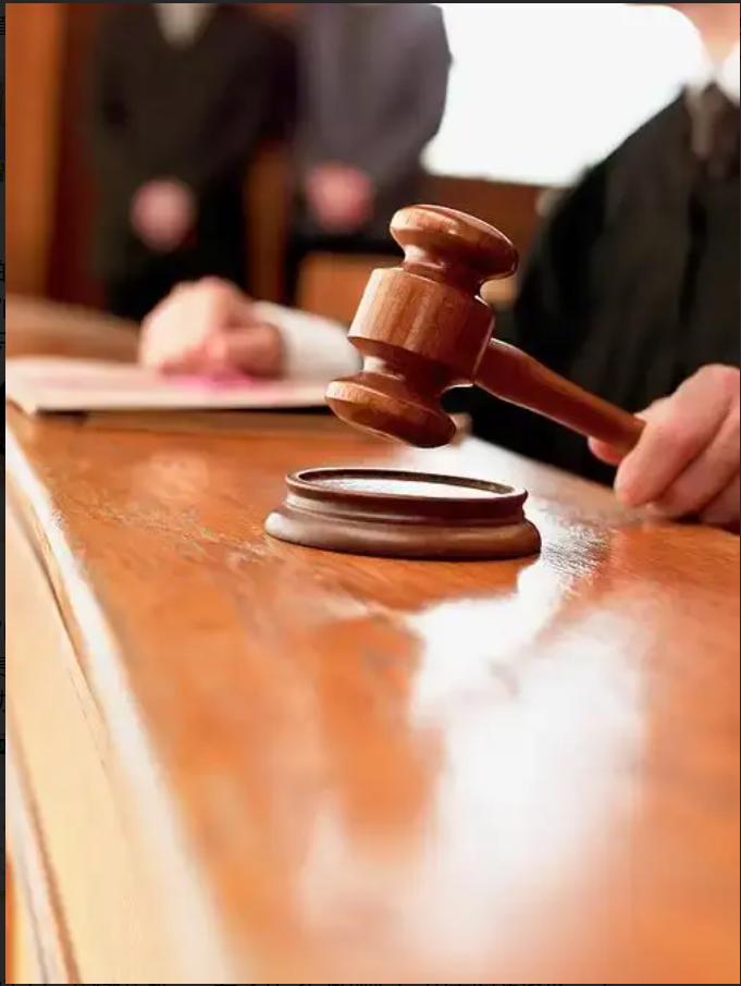 “这就是嘴欠的代价！”江苏南京，一女子突然来到餐厅，看店长不顺眼，竟以“老板娘”