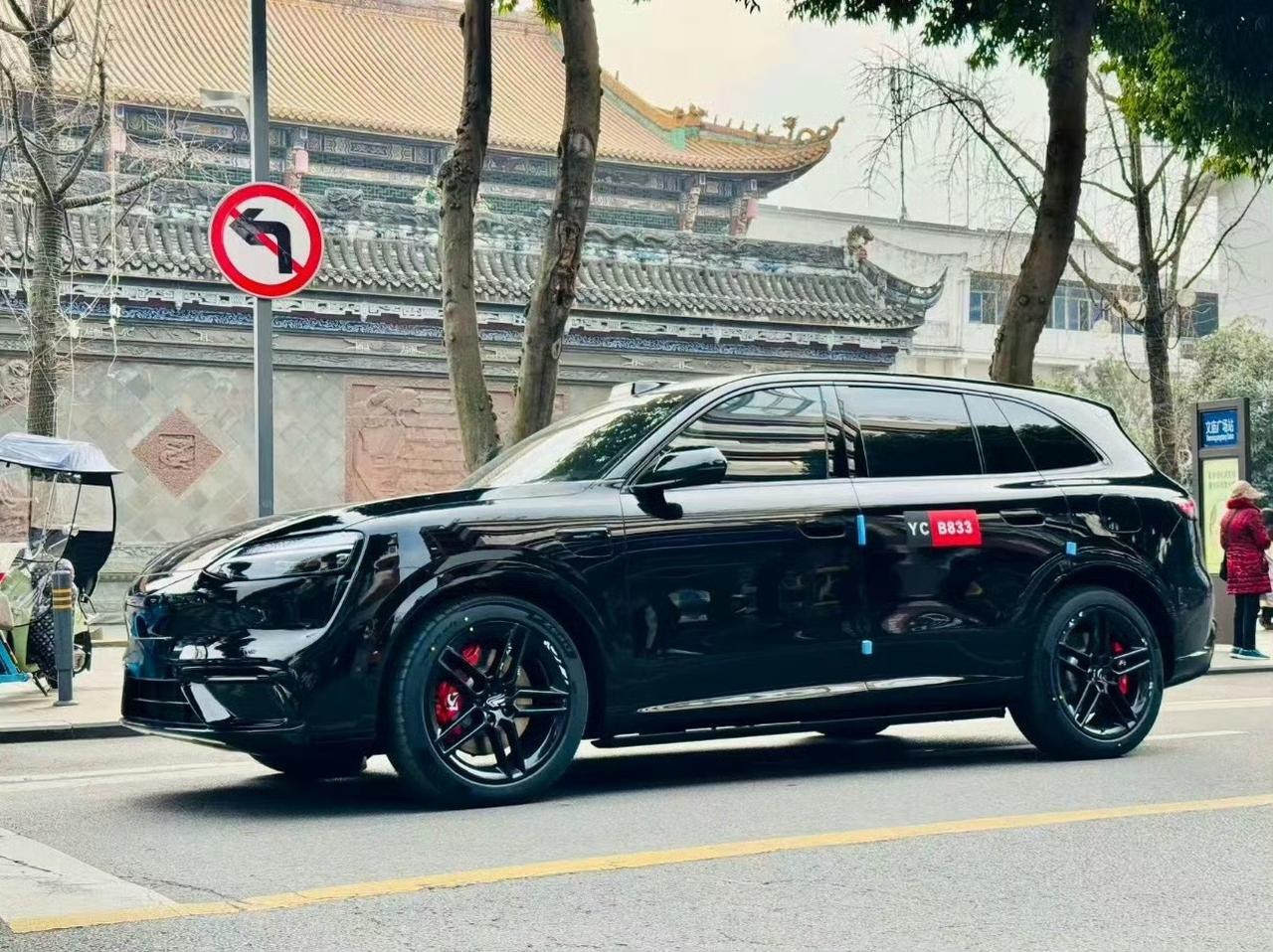 问界M6这造型、配置、价格(据说25万起步)加上问界的口碑，月销两万台打底。很